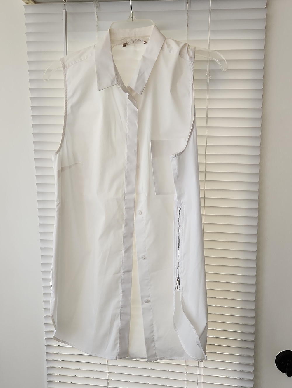 Athleta Medium White Sleeveless Button-Down Shirt EUC